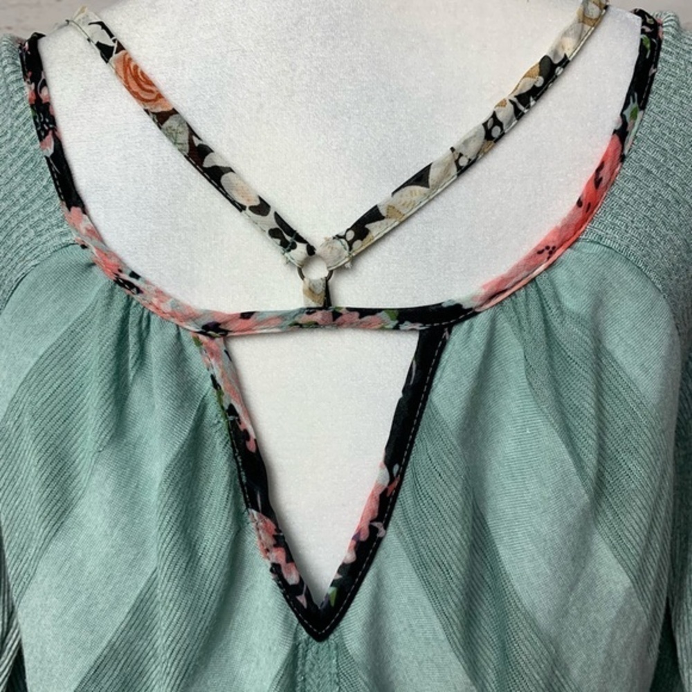 BKE Gimmicks Cut-Out Strappy Ribbed 3/4 Sleeve Top - Picture 4 of 6